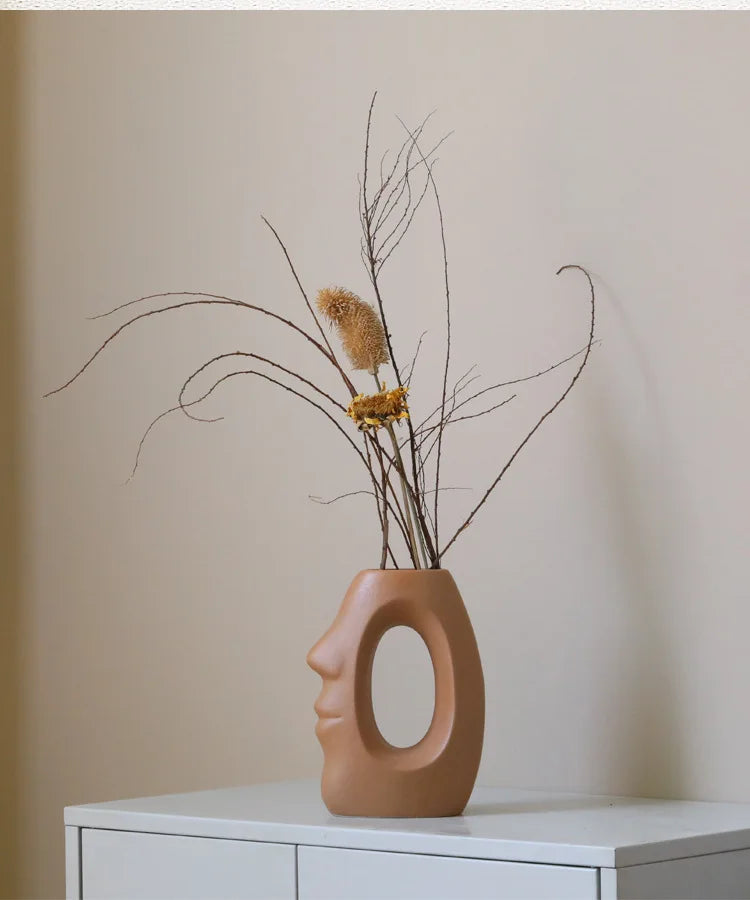 Amaré — Abstract Face Kiss Ceramic Vase